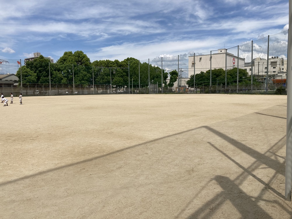 【大阪市】【鯰江公園】【鯰江運動場】サッカーグラウンド情報｜土のグラウンドです。都会にある公園で、トイレもあり、コンビニも隣にあり便利です。