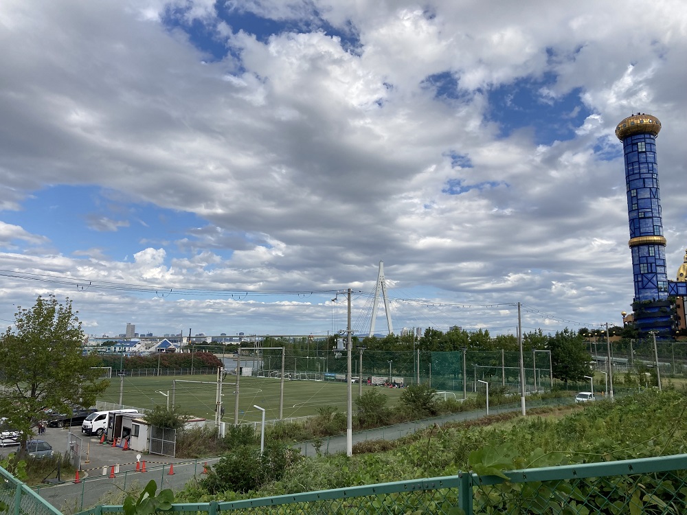 【大阪市】【ウルトラスタジアム舞洲】サッカーグラウンド情報｜ヘリポート横の24時間サッカーができる人工芝のグラウンドです。