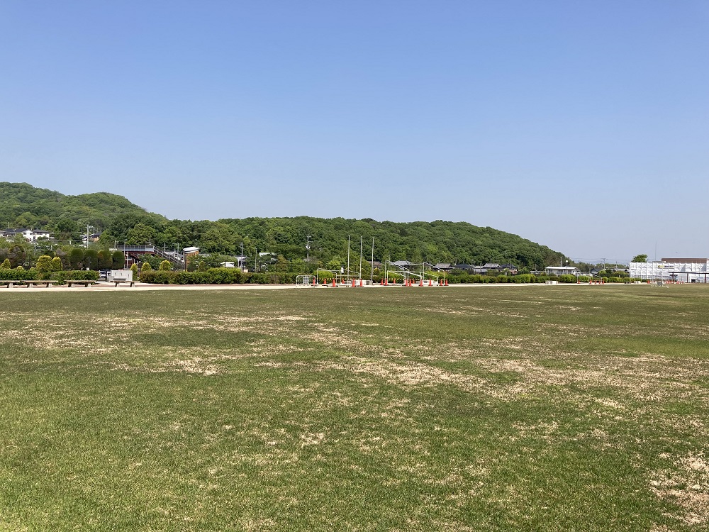 【兵庫県】【おの芝生グラウンド】サッカーグラウンド情報｜ゴールデンスターおの芝生グラウンド（加古川上流浄化センター芝生広場）は天然芝の広いグラウンドです。